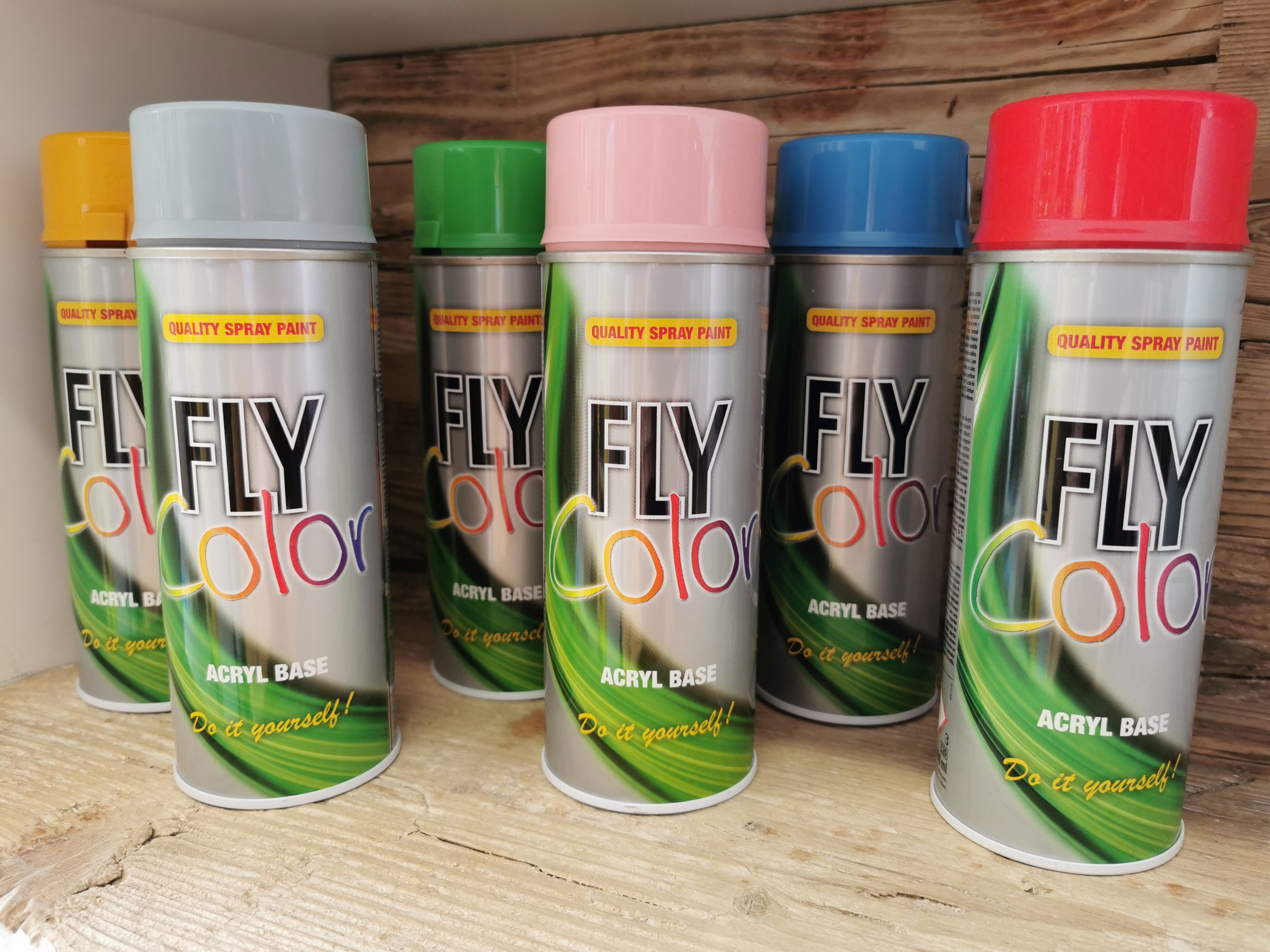 COLORARE CON LE BOMBOLETTE SPRAY